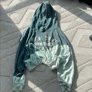 Cropped tie-dye hoodie vintage look
